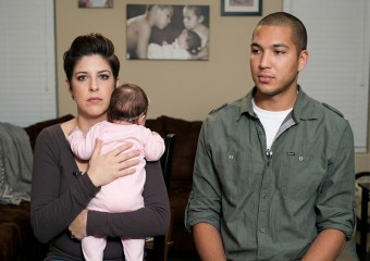 A father looks at the doctor’s hand during childbirth and sees something incredible …