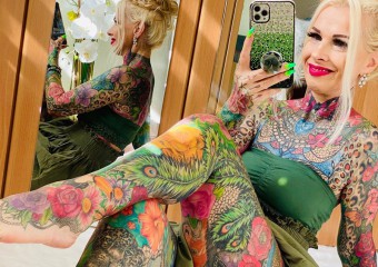 55-year-old Woman Has Bright Tattoos All Over Her Body! Photos