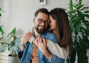 What Makes a Man Stay In Love With a Woman