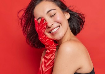 Opera Gloves Are The Best Trend To Bring The Drama