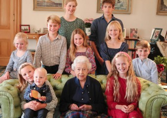 Another Photo of The Royal Family Botched by Bad Photoshop?