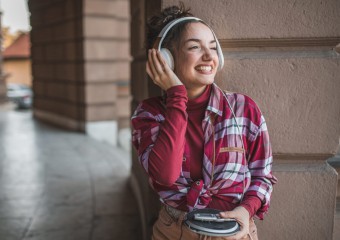 6 Unmistakable Traits of Being a ’90s Girl