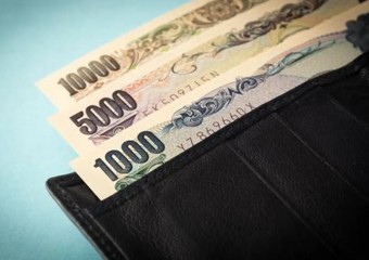 Three things you should never put in your wallet