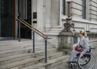 This Lady in a Wheelchair Refused Help at the Stairs — What Happened Next Silenced the Entire Crowd